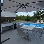 Vikendica Lohovo * Bihać