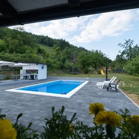 Vikendica Lohovo بيت للعطل