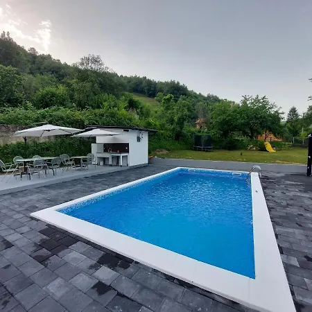 Vikendica Lohovo בית נופש Bihać