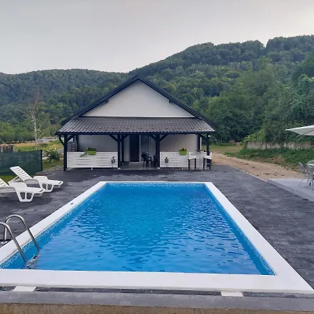 Vikendica Lohovo בית נופש Bihać