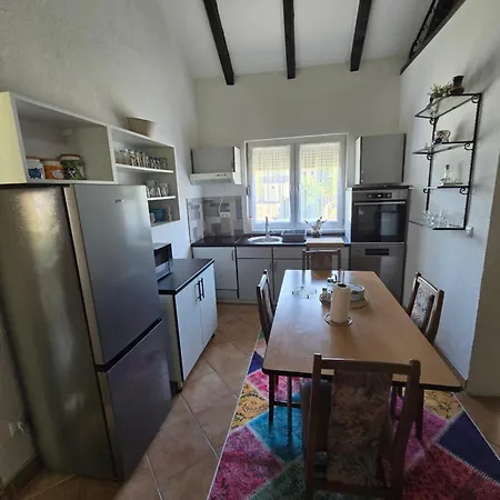 Holiday home Vikendica Lohovo *